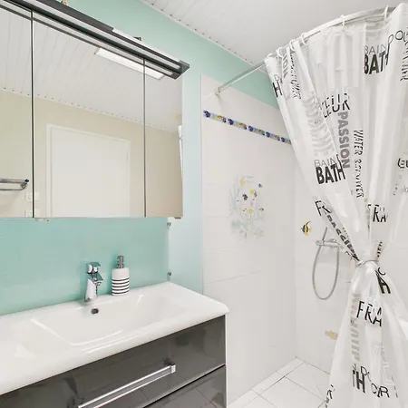 200 M De La Mer, Maison Pour 7 Avec Jardin בית נופש